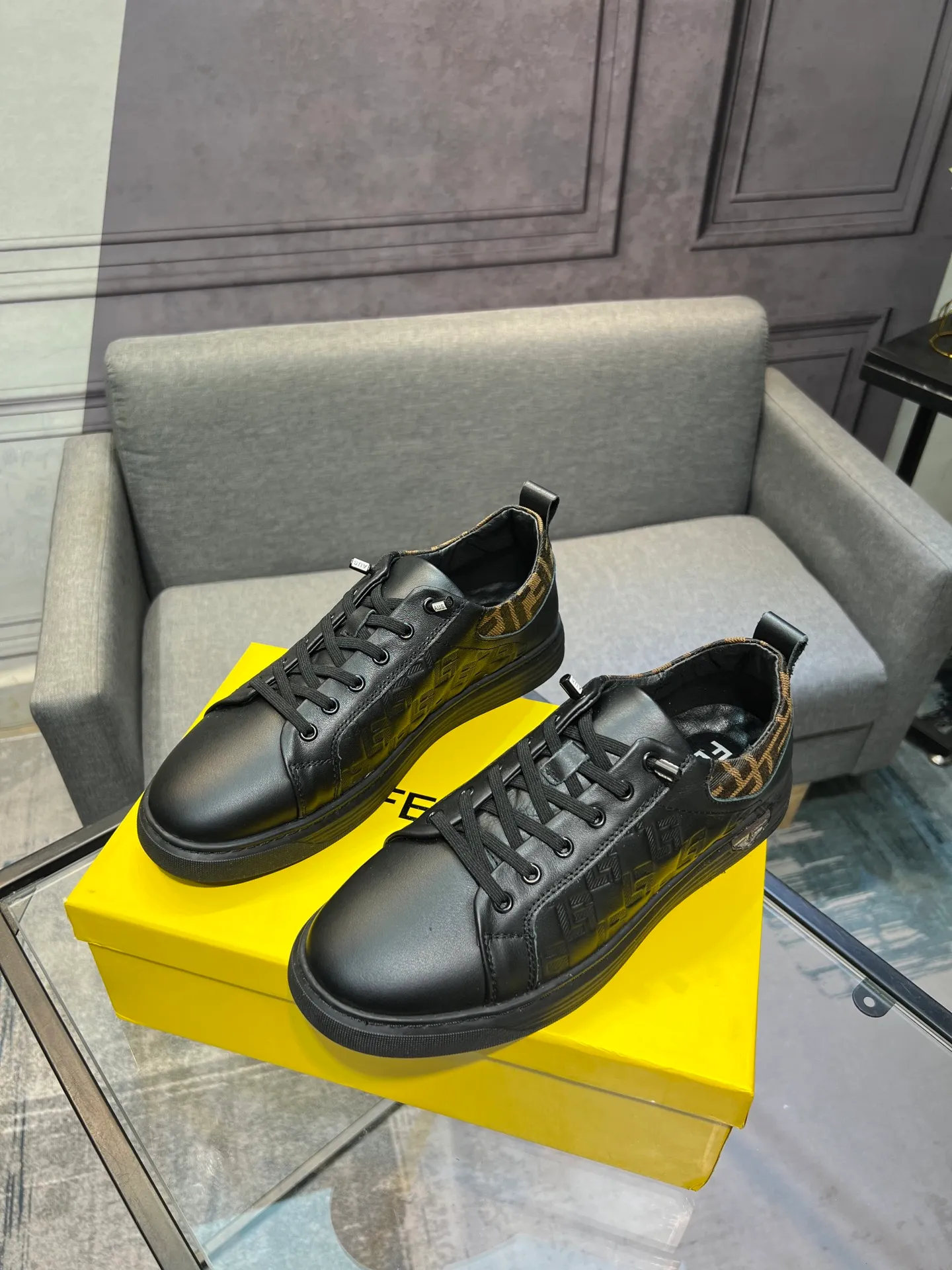 Men's men's shoes 💰400 [FENDI] Spring and Autumn new style 🙈original replica! Reproduced from the original 💯, the workmanship is top-notch, 💪💪💪 cowhide leather upper ➕ genuine leather feet, 👻 suitable for all kinds of travel! Number of yards 38-44